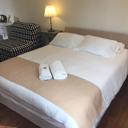 Tourian Lounge Hotel Лондон Екстериор снимка