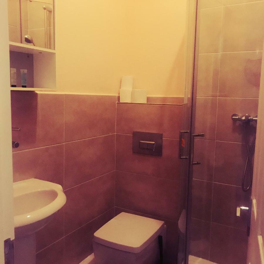 Tourian Lounge Hotel Лондон Екстериор снимка